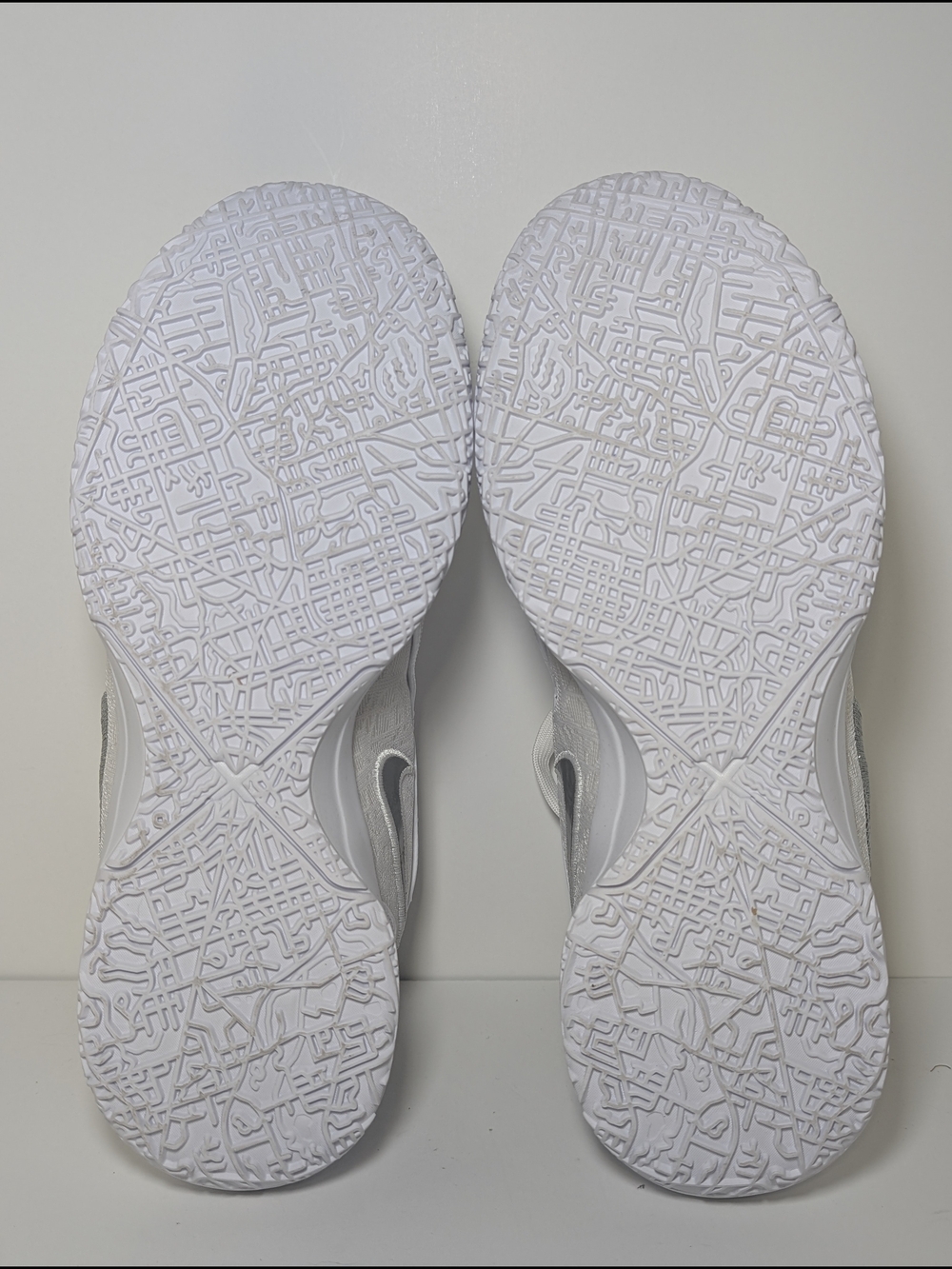 Size 8 - Nike Zoom LeBron NXXT Gen AMPD White Metallic Silver - Picture 7 of 9